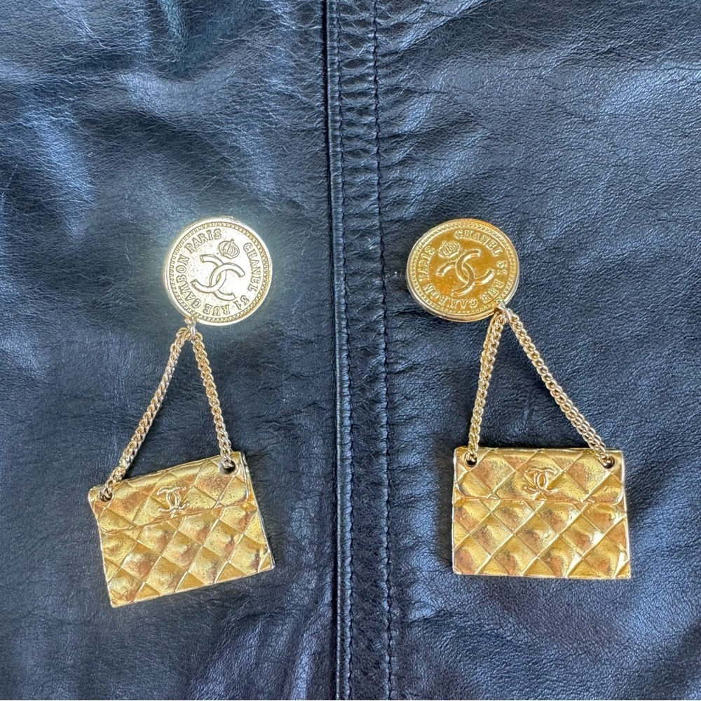 Coco Chanel Vintage Gold Metal CC Coin and Quilted Flap Bag Drop Earrings 1993 - Picture 2 of 12